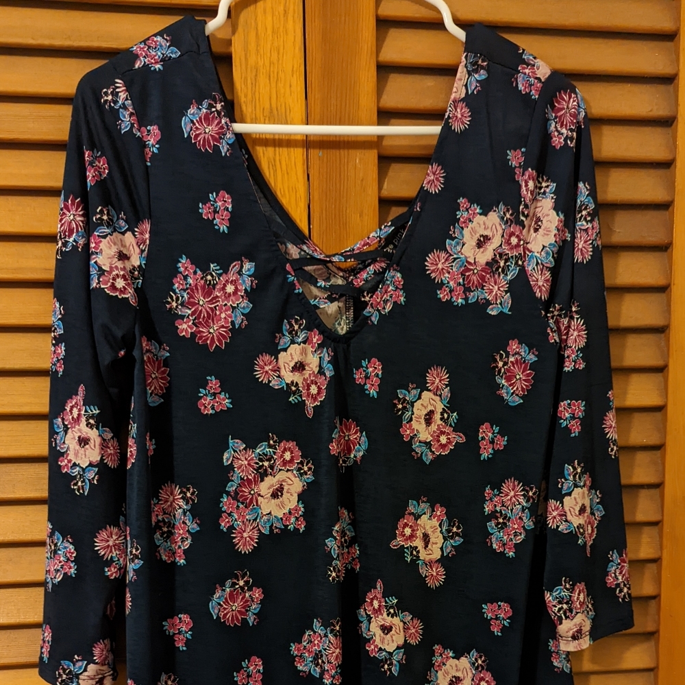Floral 3/4 sleeve shirt